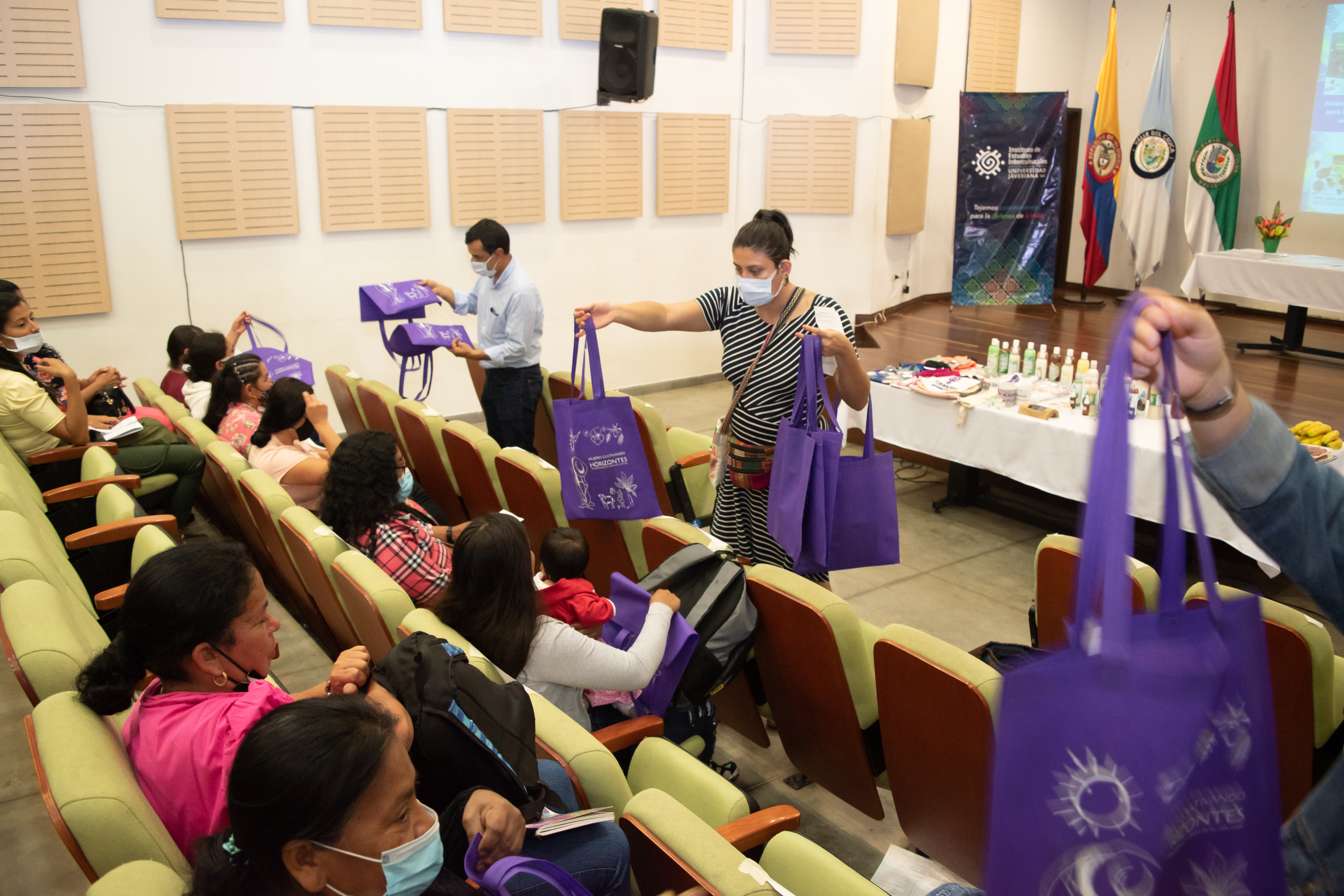 Mujeres cultivando horizontes: herramientas para el Cuidado de la Vida Rural