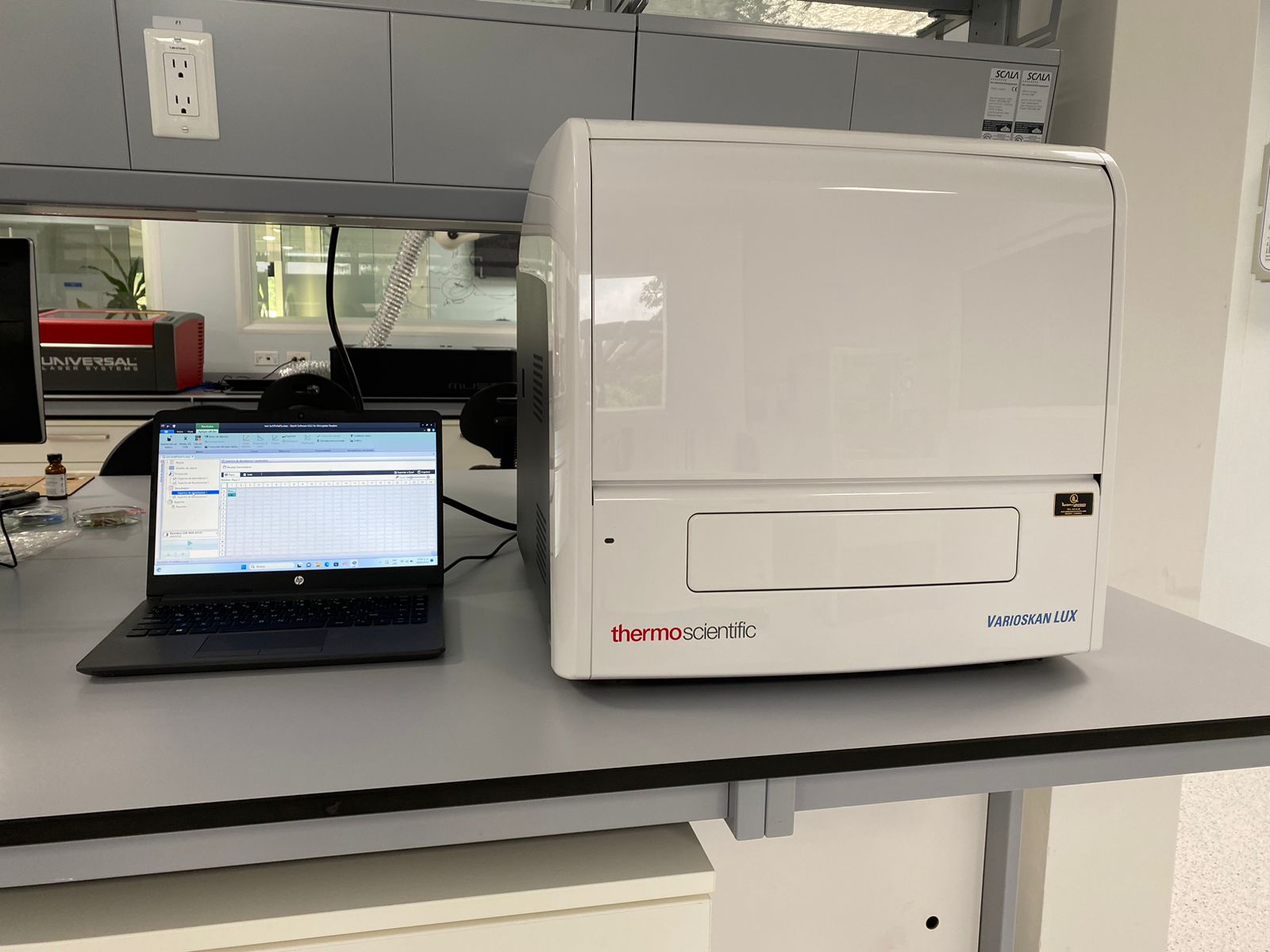 Espectrofotómetro UV-Vis Espectrofotómetro UV-Vis