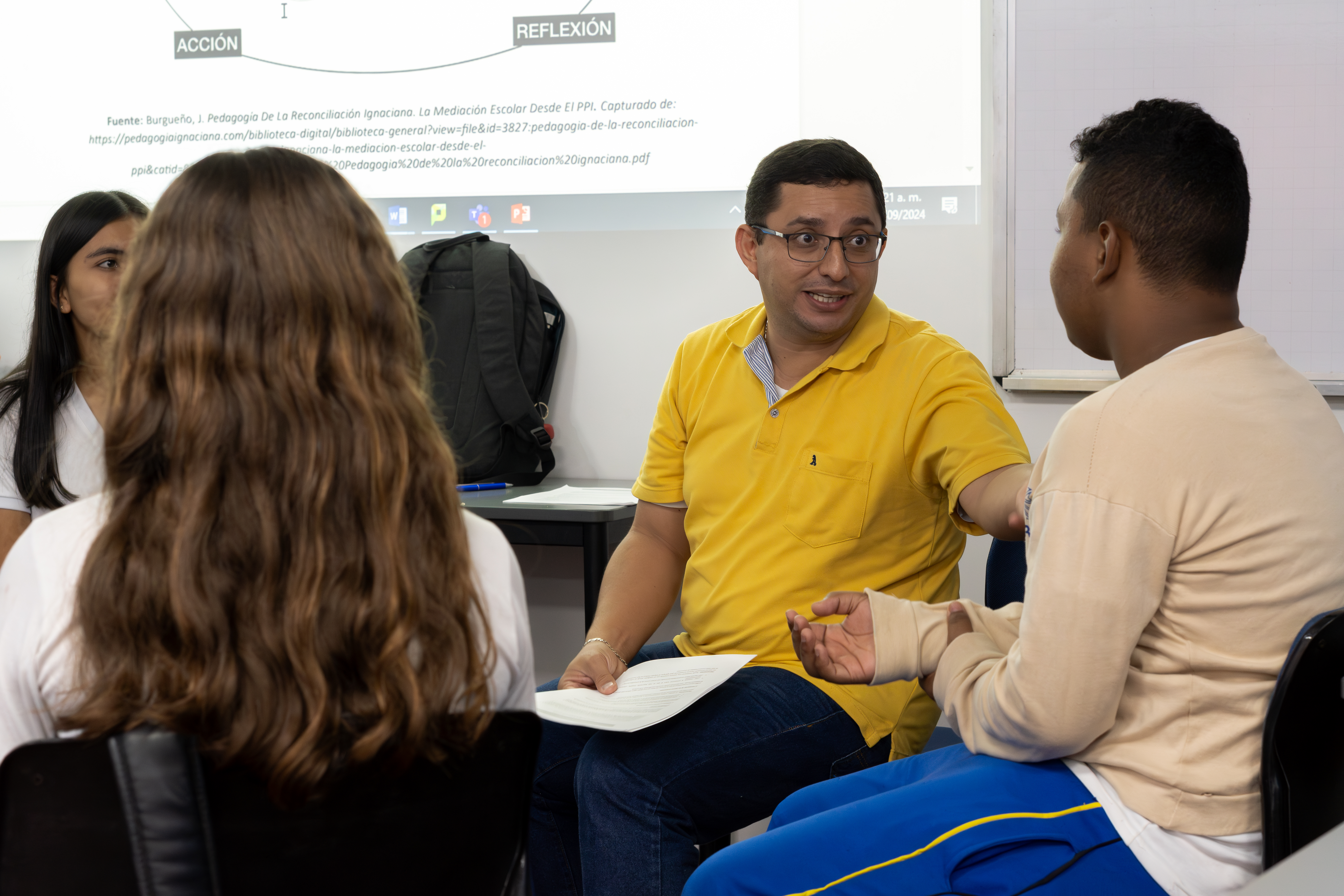 Este proyecto busca fortalecer la convivencia escolar en la Institución Educativa Alfonso López Pumarejo, formando a estudiantes como mediadores de paz