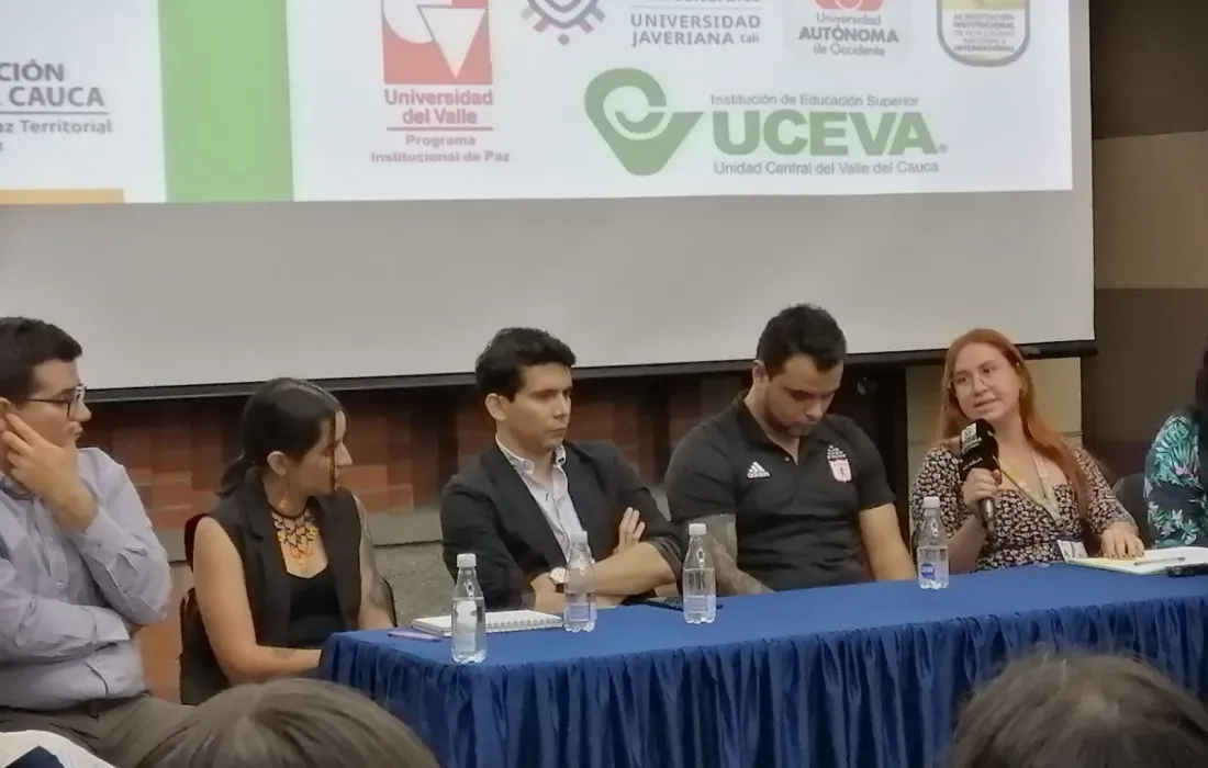 Lanzamiento del tercer volumen de la revista La Guacharaca Lanzamiento del tercer volumen de la revista La Guacharaca