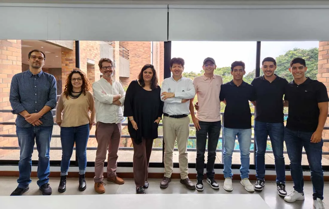 Sebastián Manchola, Santiago Córdoba, Juan Camilo, campo y Álvaro Mina, estudiantes de octavo semestre de Arquitectura, se convirtieron en los ganadores de la segunda edición del concurso Casa de los Sentidos de la Javeriana Cali Sebastián Manchola, Santiago Córdoba, Juan Camilo, campo y Álvaro Mina, estudiantes de octavo semestre de Arquitectura, se convirtieron en los ganadores de la segunda edición del concurso Casa de los Sentidos de la Javeriana Cali