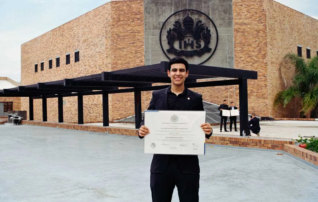 “Mi principal fuente de inspiración es el conocimiento”, José Ramírez, estudiante de Ingeniería Mecánica “Mi principal fuente de inspiración es el conocimiento”, José Ramírez, estudiante de Ingeniería Mecánica