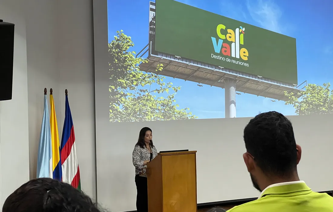 Estudiantes de Turismo y Mercadeo presentaron la marca ‘Cali Valle: Destino de reuniones’ Estudiantes de Turismo y Mercadeo presentaron la marca ‘Cali Valle: Destino de reuniones’
