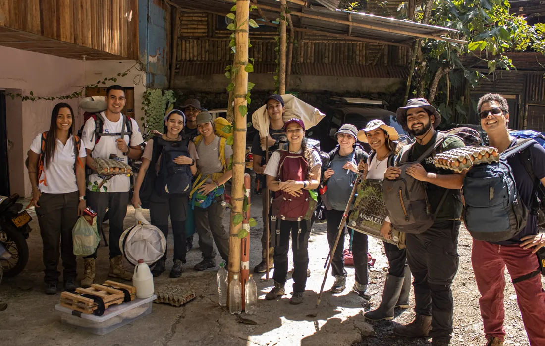 Un legado de conservación: la travesía de los estudiantes de Biología que hacen parte del equipo de investigación de la Fundación Farallones Un legado de conservación: la travesía de los estudiantes de Biología que hacen parte del equipo de investigación de la Fundación Farallones