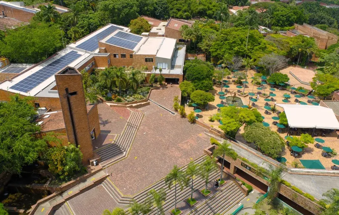 Paneles solares-campus sostenible2