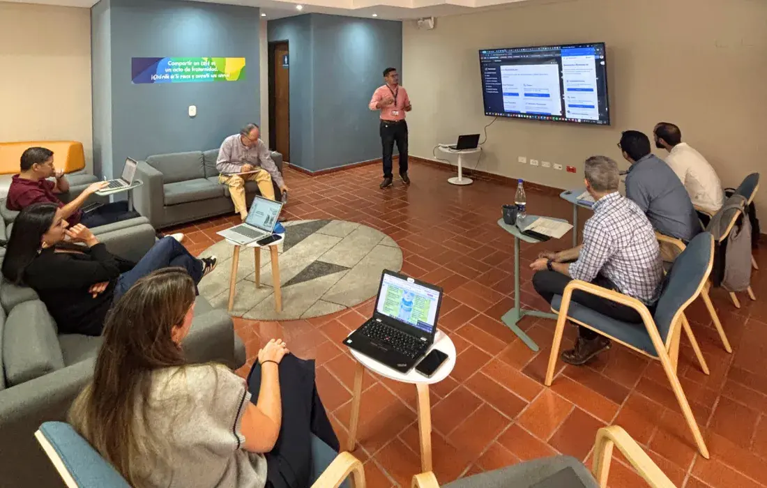 Juego de roles al estilo “Shark Tank” con IA gana el concurso docente Innovaula de la Javeriana Cali