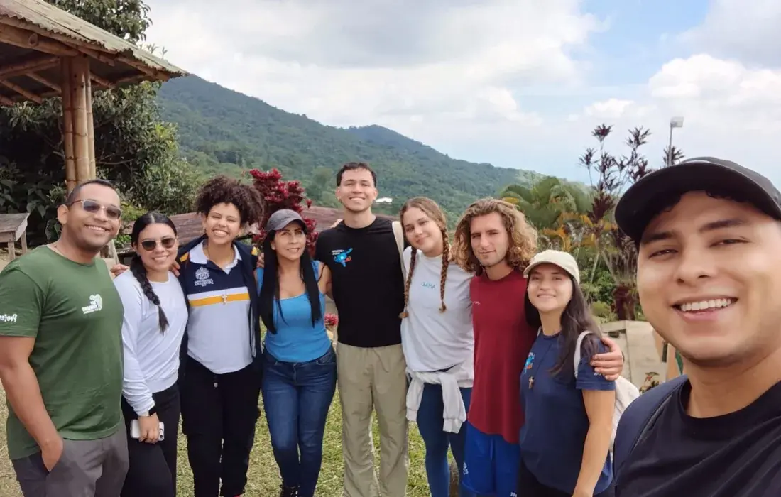 Campamento Misión / otra forma de escuchar la vida