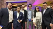 Gala de Egresados de Derecho fue un emotivo reencuentro de abogados javerianos El campus de la Javeriana Cali fue el lugar escogido para reunir, el pasado 21 de noviembre, a varias generaciones de egresados del programa de Derecho, que se reencontraron para destacar la trayectoria de la carrera y recibir reconocimientos en agradecimiento al liderazgo, compromiso y trayectoria de las personas y entidades que han contribuido notablemente al desarrollo del programa.