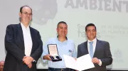 La Javeriana Cali clausura la tercera versión del Diplomado Tesos por el Ambiente con un emotivo reconocimiento a la CVC La Javeriana Cali clausura la tercera versión del Diplomado Tesos por el Ambiente con un emotivo reconocimiento a la CVC