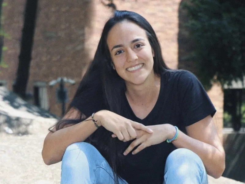 Carolina Guarín, estudiante de Diseño de Comunicación Visual Carolina Guarín, estudiante de Diseño de Comunicación Visual