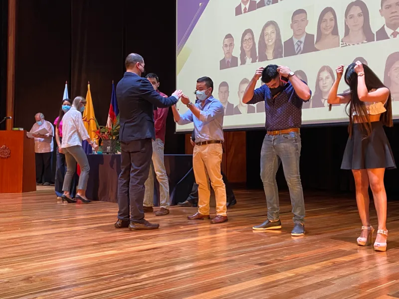 Estudiantes de Negocios Internacionales vivieron una emotiva Ceremonia de Conexión