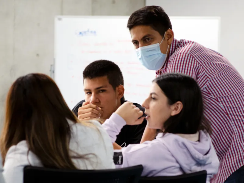 Hackaton, una experiencia de innovación colaborativa con empresas que le apuesta a metodologías de enseñanza de clase mundial Hackaton, una experiencia de innovación colaborativa con empresas que le apuesta a metodologías de enseñanza de clase mundial