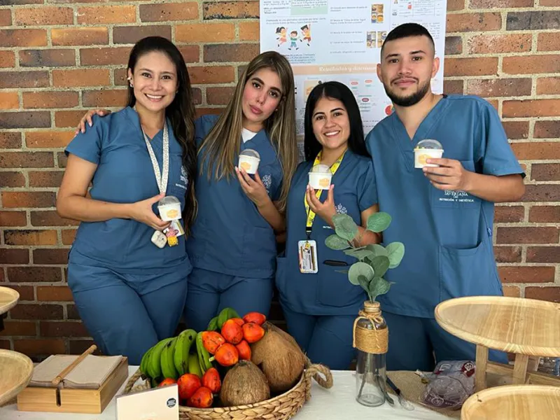 Estudiantes de Nutrición y Dietética sorprendieron con sus propuestas alimentarias en el Encuentro de Trabajos Finales Estudiantes de Nutrición y Dietética sorprendieron con sus propuestas alimentarias en el Encuentro de Trabajos Finales