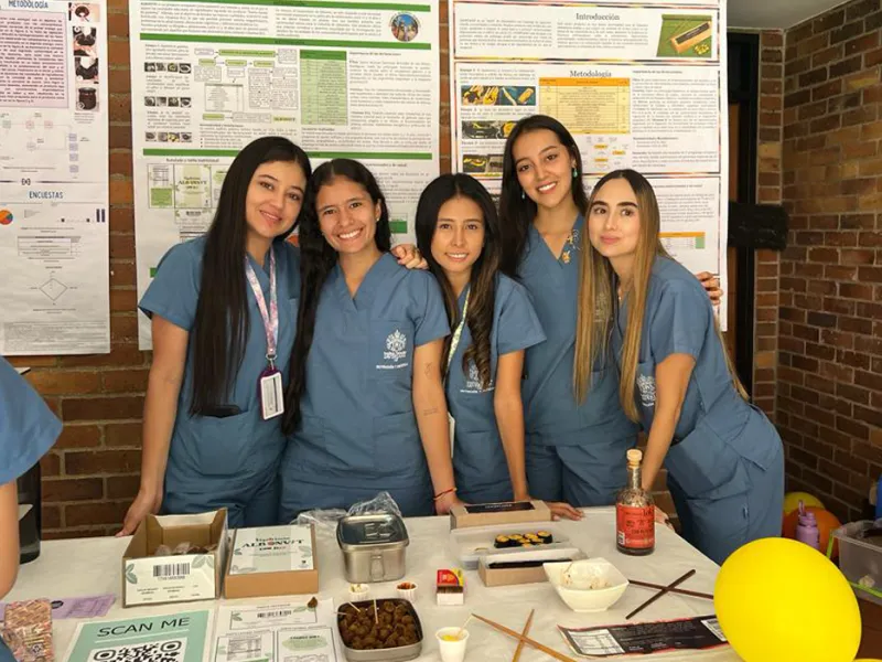 Estudiantes de Nutrición y Dietética sorprendieron con sus propuestas alimentarias en el Encuentro de Trabajos Finales Estudiantes de Nutrición y Dietética sorprendieron con sus propuestas alimentarias en el Encuentro de Trabajos Finales