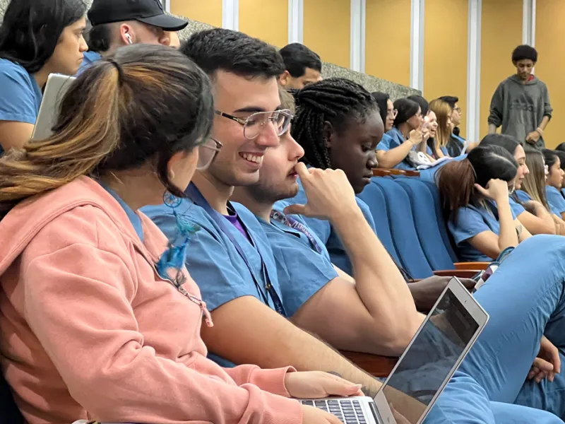 Estudiantes de Nutrición y Dietética presentaron los resultados de sus investigaciones en el II Encuentro de Nutrición Clínica Estudiantes de Nutrición y Dietética presentaron los resultados de sus investigaciones en el II Encuentro de Nutrición Clínica