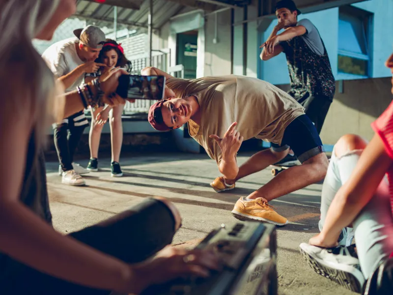 tecnólogo en Danza y Artes del Movimiento Danza_y_Artes_del_Movimiento