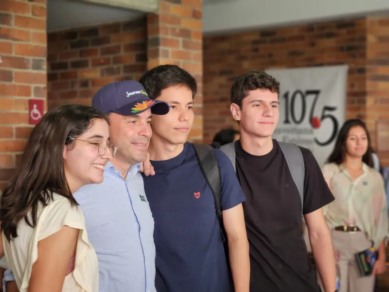 Alcalde de cali y estudiantes Alcalde de cali y estudiantes