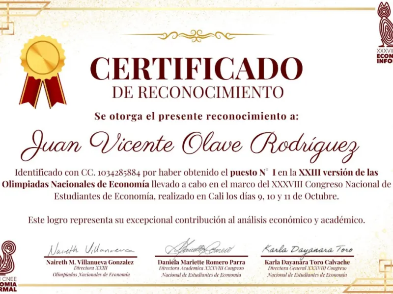 Juan Vicente Olave, Estudiante de Economía, recibiendo premio Juan Vicente Olave, Estudiante de Economía, recibiendo premio