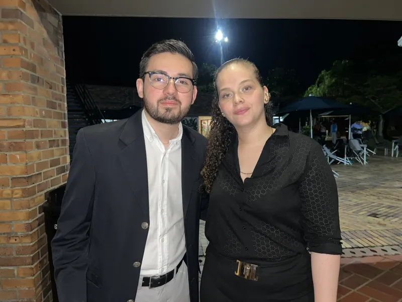 El campus de la Javeriana Cali fue el lugar escogido para reunir, el pasado 21 de noviembre, a varias generaciones de egresados del programa de Derecho, que se reencontraron para destacar la trayectoria de la carrera y recibir reconocimientos en agradecimiento al liderazgo, compromiso y trayectoria de las personas y entidades que han contribuido notablemente al desarrollo del programa.