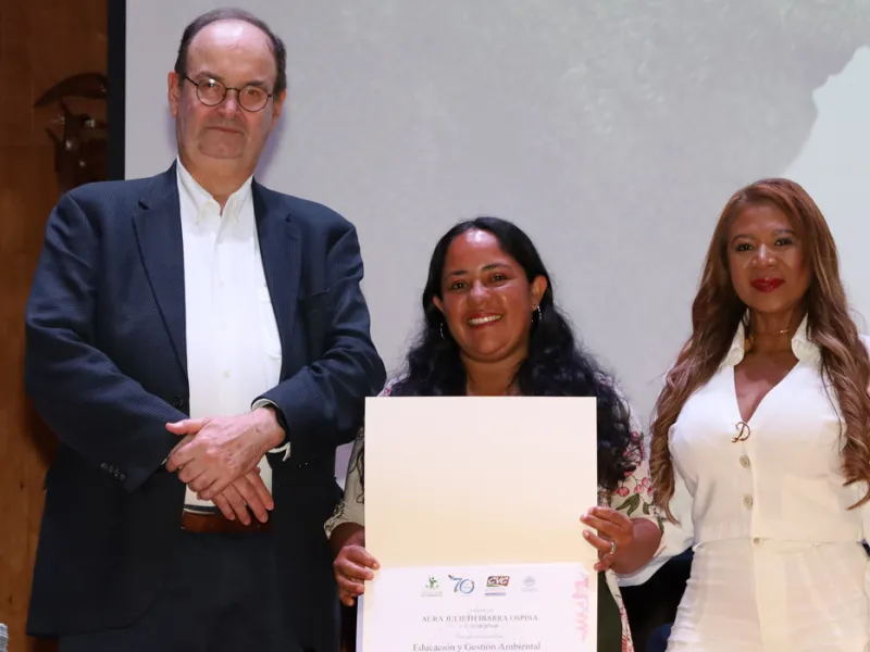 La Javeriana Cali clausura la tercera versión del Diplomado Tesos por el Ambiente con un emotivo reconocimiento a la CVC La Javeriana Cali clausura la tercera versión del Diplomado Tesos por el Ambiente con un emotivo reconocimiento a la CVC