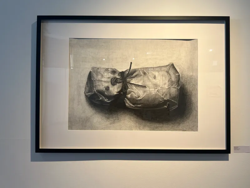 Estudiantes de Artes Visuales exploraron la memoria en la exposición 'Huellas entre lápiz y agua' Estudiantes de Artes Visuales exploraron la memoria en la exposición 'Huellas entre lápiz y agua'