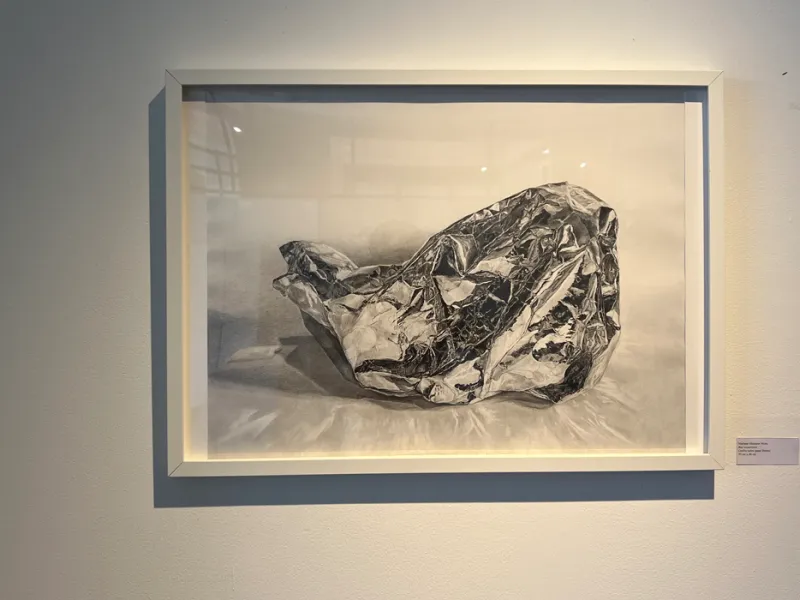 Estudiantes de Artes Visuales exploraron la memoria en la exposición 'Huellas entre lápiz y agua' Estudiantes de Artes Visuales exploraron la memoria en la exposición 'Huellas entre lápiz y agua'