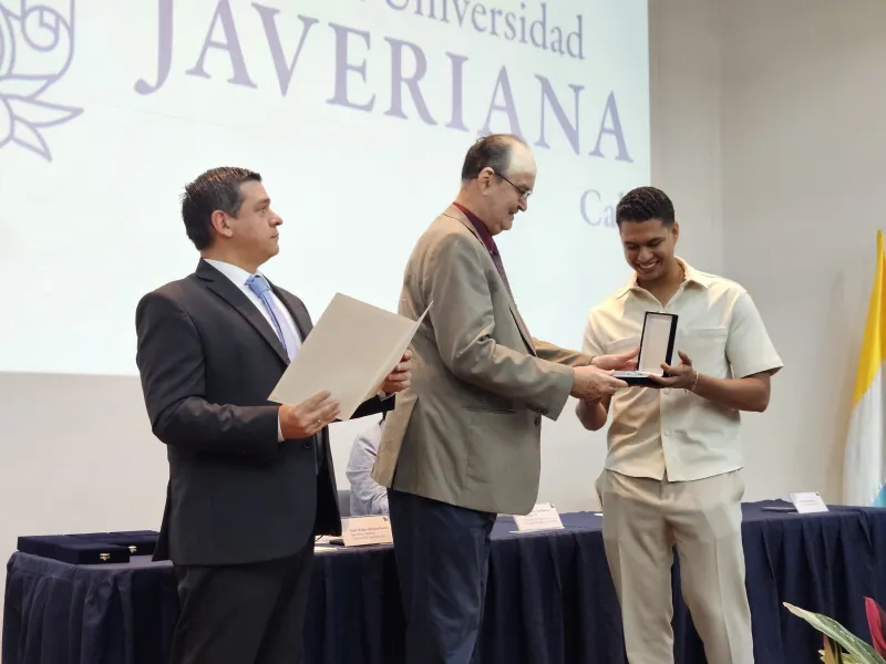 Cruz San Pedro Claver: 25 estudiantes reconocidos por sus calidades humanas y espíritu javeriano