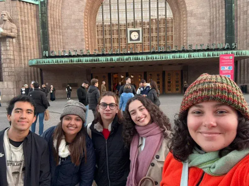 Estudiantes javerianos están en Finlandia co-creando soluciones globales junto a empresas internacionales
