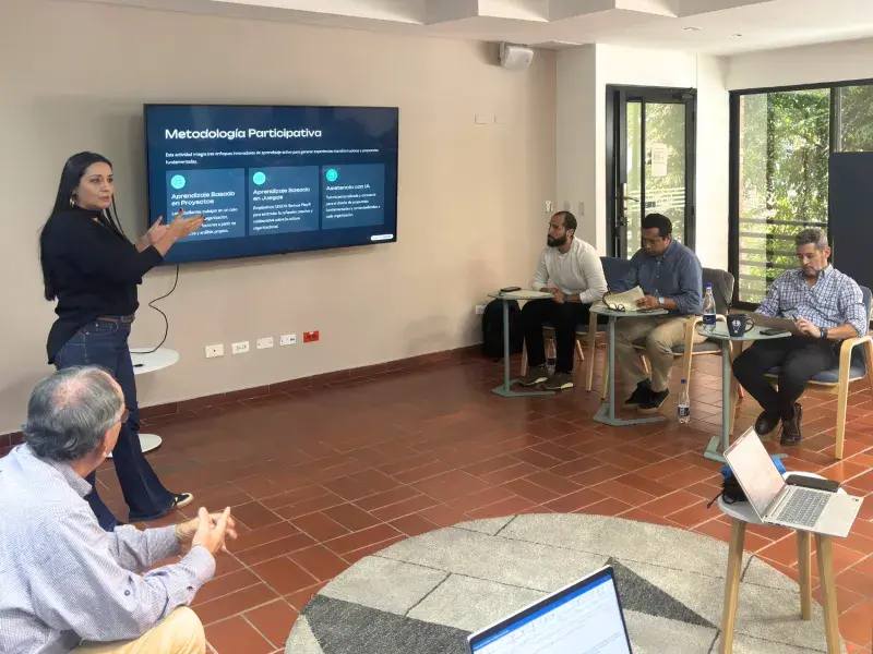 Juego de roles al estilo “Shark Tank” con IA gana el concurso docente Innovaula de la Javeriana Cali