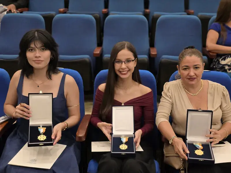 Tres de las estudiantes javerianas de pregrado reconocidas con la Cruz San Pedro Claver 2026