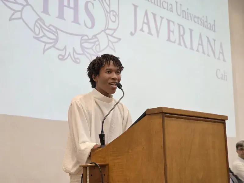 Estudiante javeriano condecorado Brayan Córdoba, lee discurso en nombre de todos los estudiantes reconocidos con la Cruz San Pedro Claver