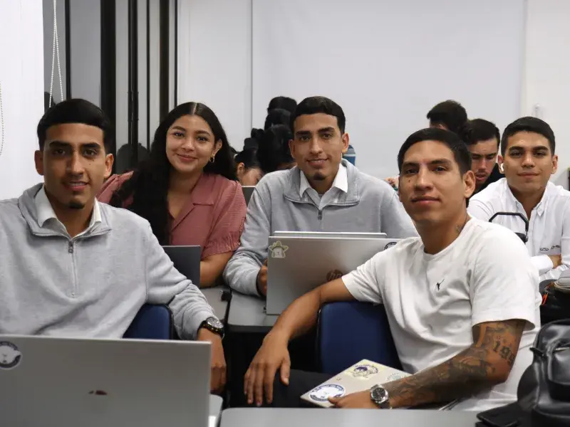 Estudiantes de la Javeriana Cali responden con propuestas para Carvajal 