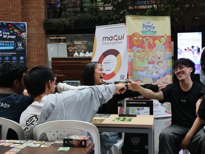 En la categoría Mejor juego para educación básica y media, el reconocimiento fue para VIBZY: Juega lo que sientes. Un juego para que niñas y niños desarrollen la empatía, la resolución de conflictos y la expresión emocional. Creado por Elisabet Blanco Paternina, Emilys Paola Arellano De La Hoz, Lina Margarita Marrugo Salas, Nataly Morales Londoño, y Alba Zulay Cardenas Escobar de la Universidad Tecnológica de Bolívar.   Por su parte, Logicubes The Path recibió el premio a Mejor videojuego o software gamific