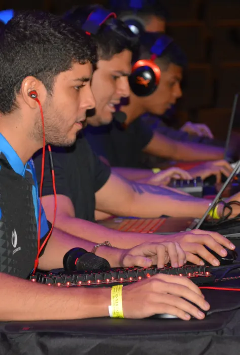 El pasado 25 de febrero, más de 600 asistentes de la comunidad de la cultura Gamer contaron con un espacio en la Universidad Javeriana para celebrar su primer evento de E-Sports, K-Pop y Cosplay.