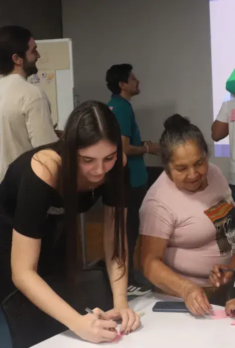 Estudiantes y mujeres lideresas se unen para tejer un futuro sostenible