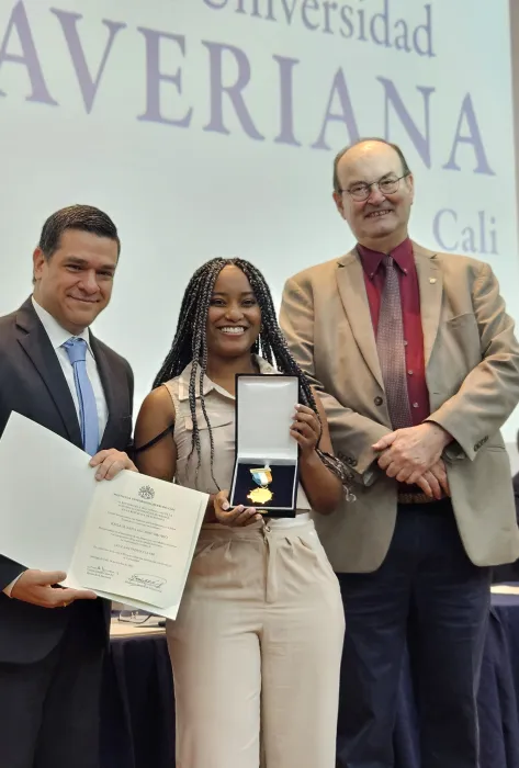 Cruz San Pedro Claver 2025: 25 estudiantes javerianos reconocidos